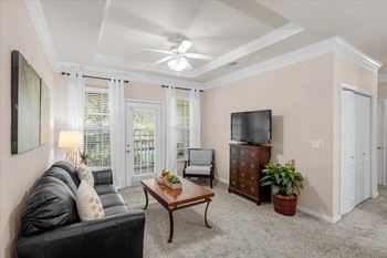 9 Ft Ceilings Or Vaulted Ceilings at Creekside Apartments, Overland Park, 66213